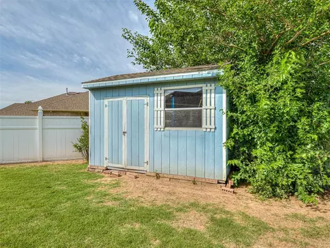 604 Dickens Ave, Yukon, OK 73099 photo 44
