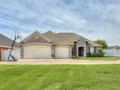604 Dickens Ave, Yukon, OK 73099