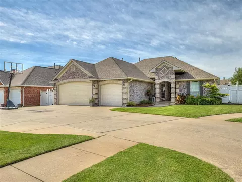 604 Dickens Ave, Yukon, OK 73099 photo 2