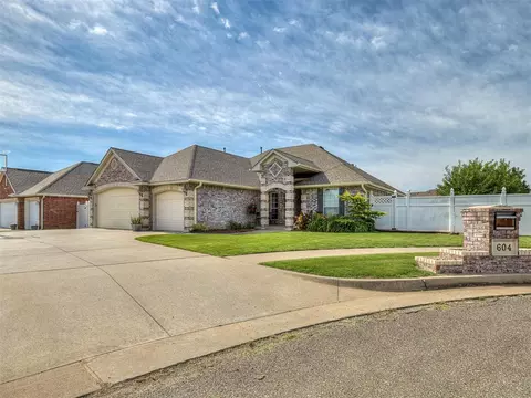 604 Dickens Ave, Yukon, OK 73099 photo 3