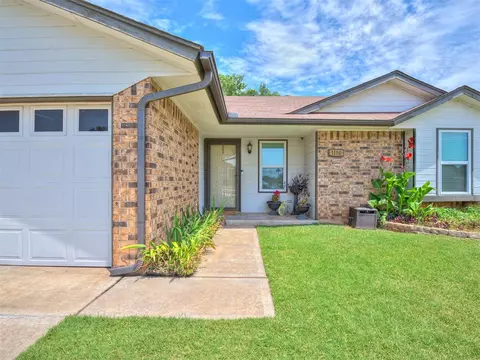 1116 Price Dr, Moore, OK 73160