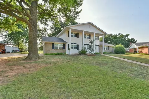 3217 Fairway Dr, Moore, OK 73160