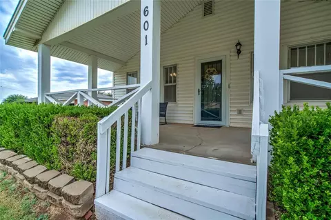 601 SW 4th St, Tuttle, OK 73089 photo 4
