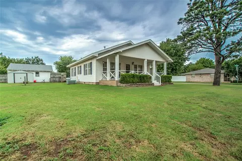 601 SW 4th St, Tuttle, OK 73089 photo 2