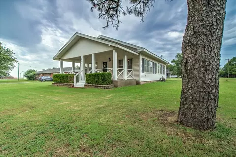 601 SW 4th St, Tuttle, OK 73089 photo 3