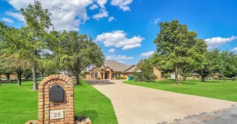 25 Constitution Ave, Altus, OK 73521