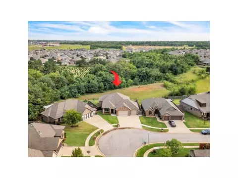 2300 Coles Creek Ln, Yukon, OK 73099