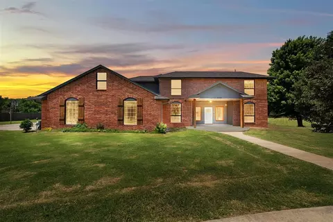 3900 Pleasant Valley Cir, Norman, OK 73072