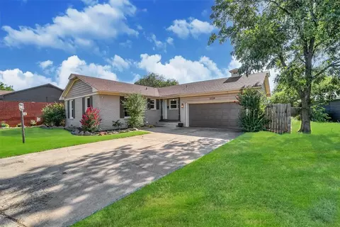 1719 N Lee Dr, Altus, OK 73521