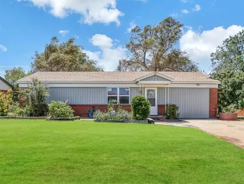 1033 Coe St, Altus, OK 73521