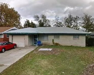 857 NW 14th St, Moore, OK 73160