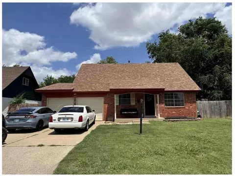 1013 NW 1st St, Moore, OK 73160