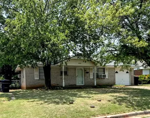 223 S Bristow Ave, Moore, OK 73160