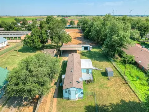 204 E Sanderson St, Crescent, OK 73028