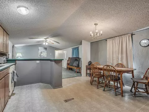 204 E Sanderson St, Crescent, OK 73028 photo 13
