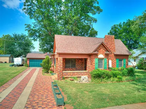 206 SW 3rd St, Lindsay, OK 73052