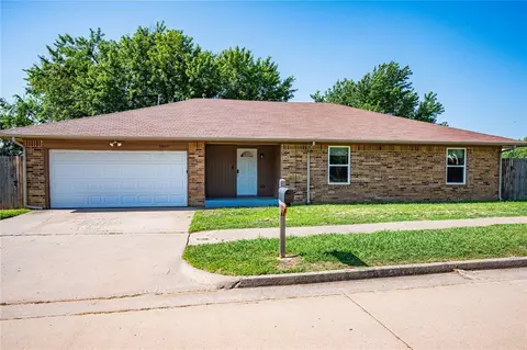 1400 NE 1st St, Moore, OK 73160