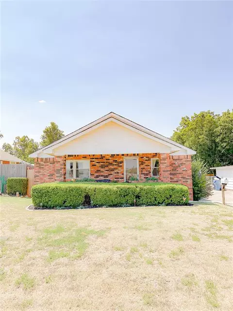 418 E 3rd St, Cordell, OK 73632