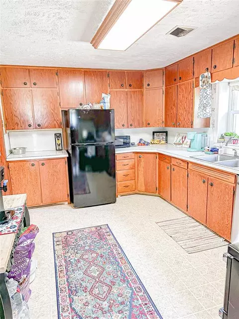 418 E 3rd St, Cordell, OK 73632 photo 11
