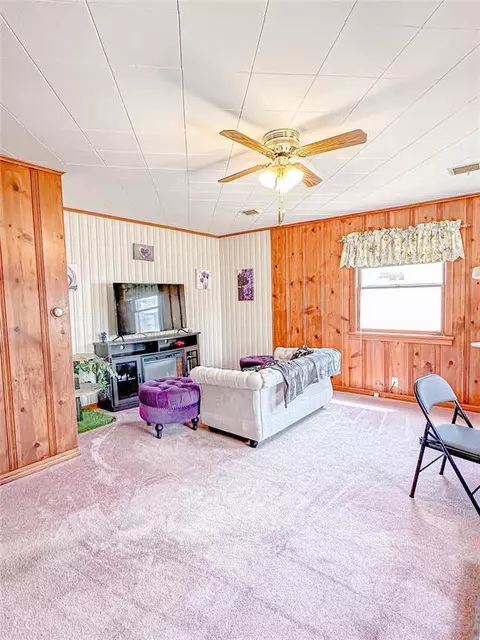 418 E 3rd St, Cordell, OK 73632 photo 9