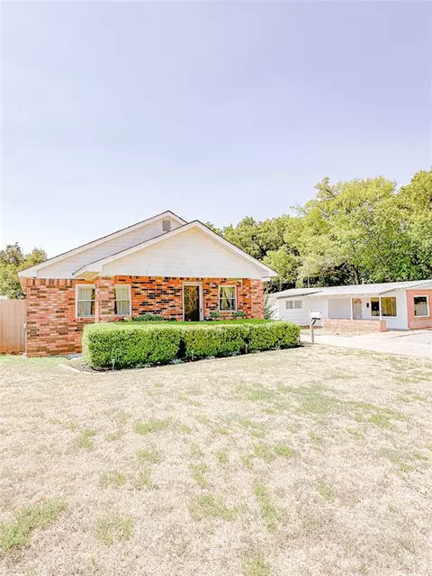 418 E 3rd St, Cordell, OK 73632 photo 2