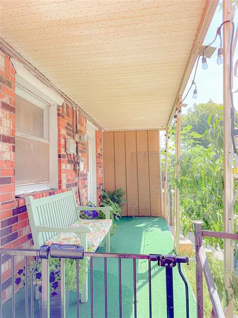 418 E 3rd St, Cordell, OK 73632 photo 3