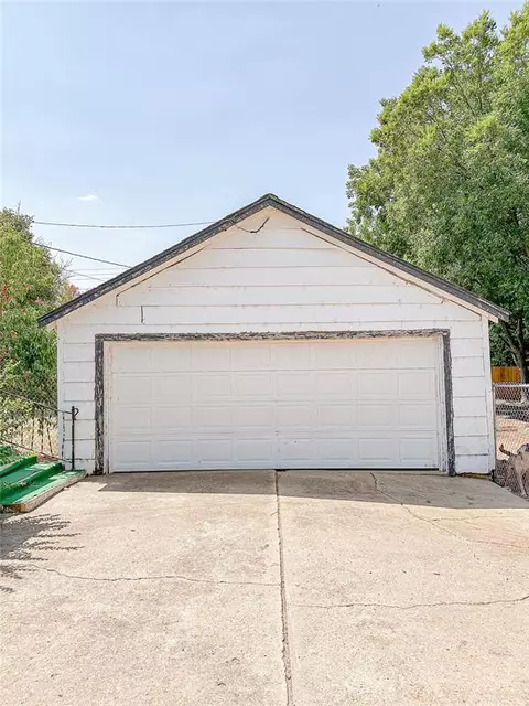 418 E 3rd St, Cordell, OK 73632 photo 22