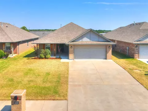 2233 Alta Vista Ln, Edmond, OK 73034