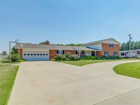 700 E 10th St, Cherokee, OK 73728 photo 2