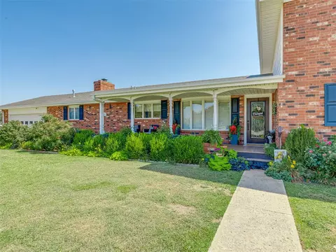700 E 10th St, Cherokee, OK 73728 photo 3