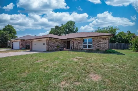2305 Celina Dr, Midwest City, OK 73130