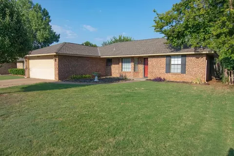 2212 Tanglewood Dr, Edmond, OK 73013