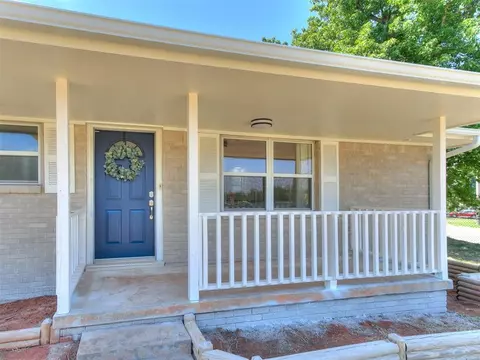 1708 E Longview Ln, Mustang, OK 73064
