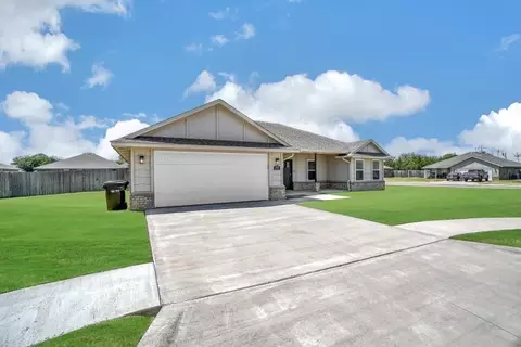 1013 Avalon Ct, Altus, OK 73521 photo 2
