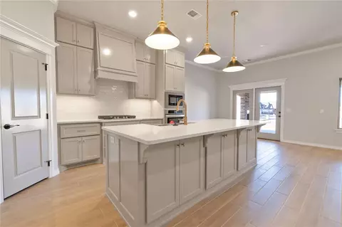1601 NE 32nd St, Moore, OK 73160