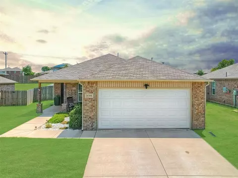9708 Glover River Dr, Yukon, OK 73099