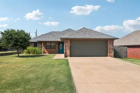 2908 Lacey Dr, Chickasha, OK 73018