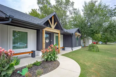 115 E Hert Ave, Perkins, OK 74059 photo 2