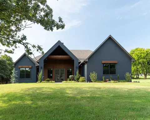 8900 Rivercrest Rd, Arcadia, OK 73007