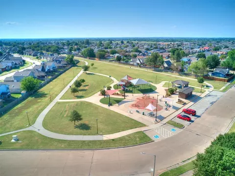 1005 SW 25th St, Moore, OK 73170 photo 33