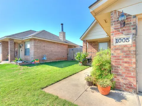 1005 SW 25th St, Moore, OK 73170 photo 4