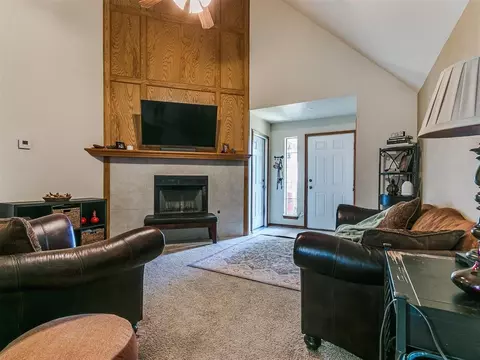 1005 SW 25th St, Moore, OK 73170 photo 8