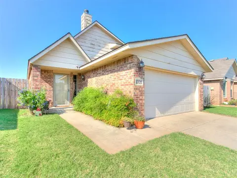 1005 SW 25th St, Moore, OK 73170 photo 2