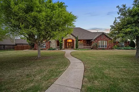 410 Chad Dr, Tuttle, OK 73089 photo 2