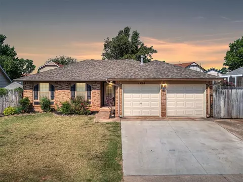 1105 Zachary Dr, Moore, OK 73160