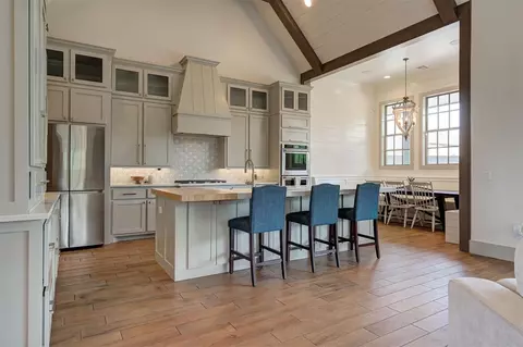 8301 Ridge Creek Rd, Edmond, OK 73034