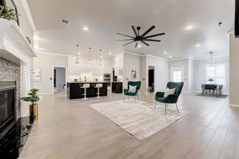 8100 Poplar Dr, Edmond, OK 73034
