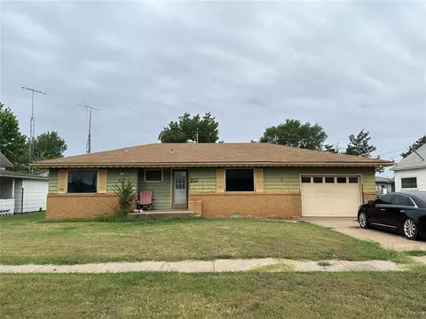 510 S 5th St, Okeene, OK 73763