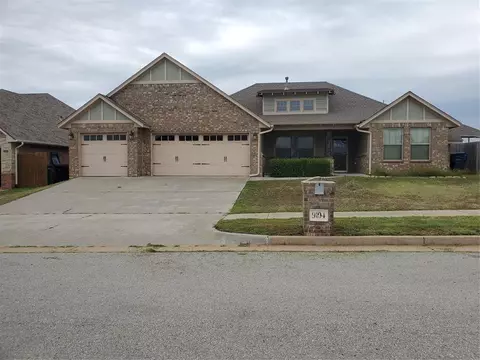 9104 NW 92nd St, Yukon, OK 73099
