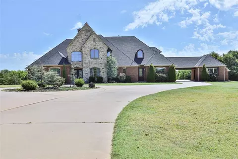 5800 Hidden Meadow Dr, Mustang, OK 73064